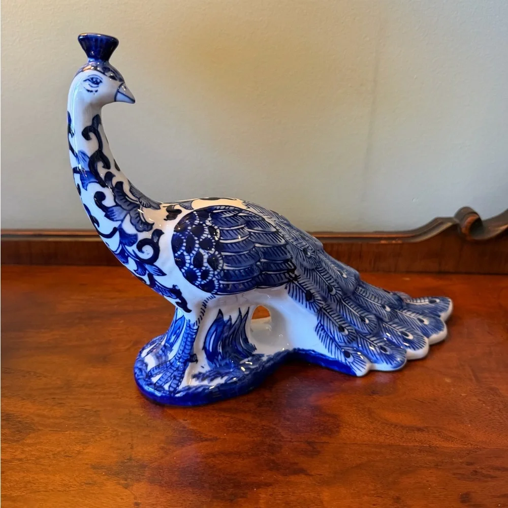 Chinoiserie blue and white ceramic peacock figurine - Picture 2 of 8